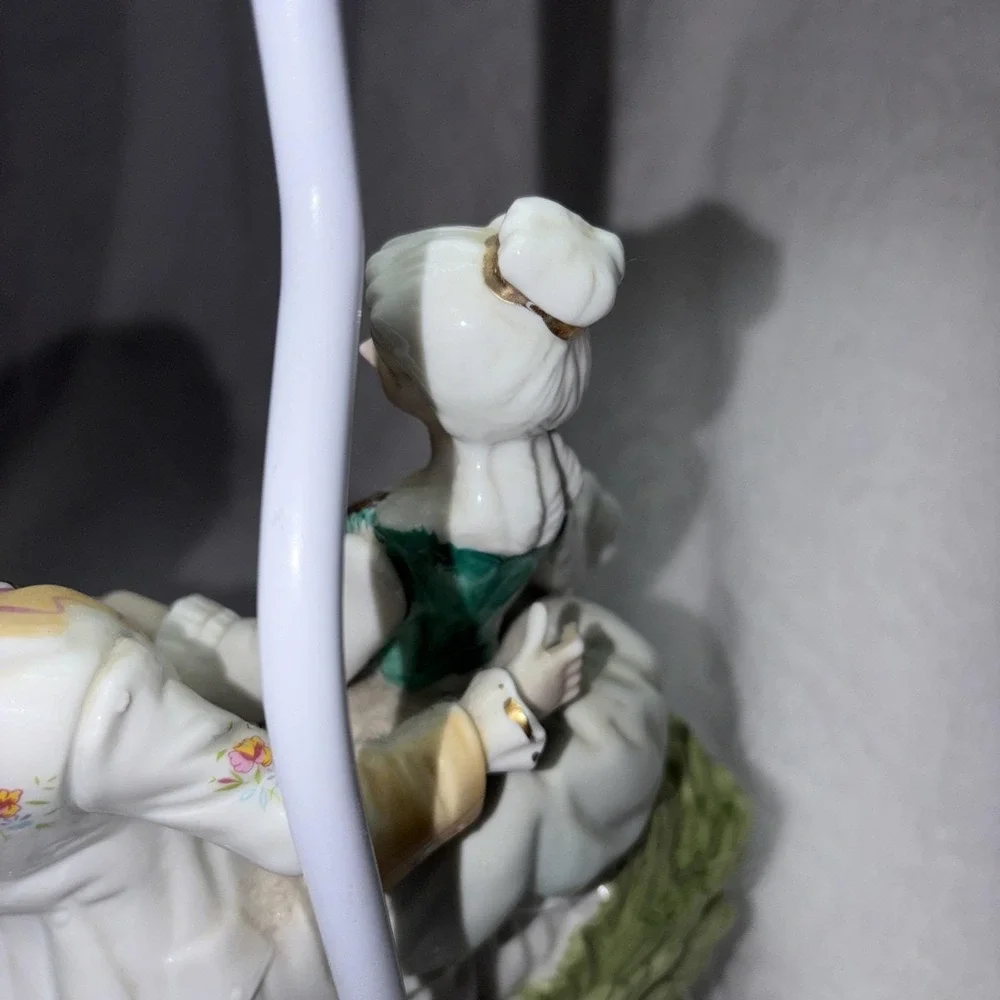 Vintage 70s Porcelain Courting Couple Lamp Lace Style Pierced Shade Works‎ EUC